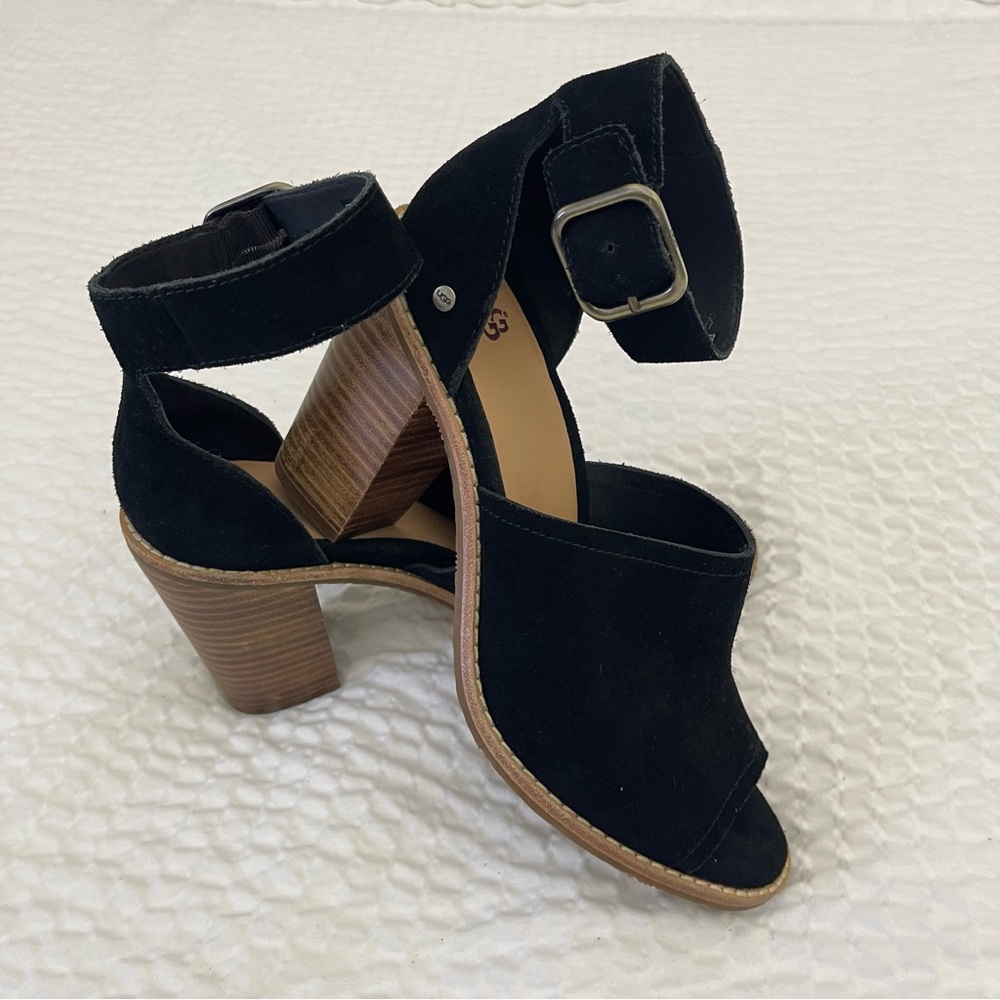 UGG Open Toe Sandals size 8